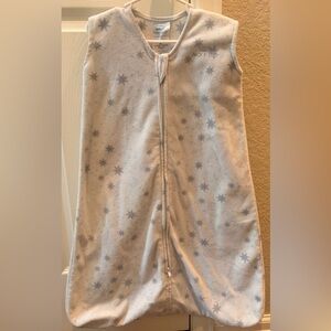 Halo Baby Sleep Sack in White with Gray Star Print size 6-12 months (Medium)